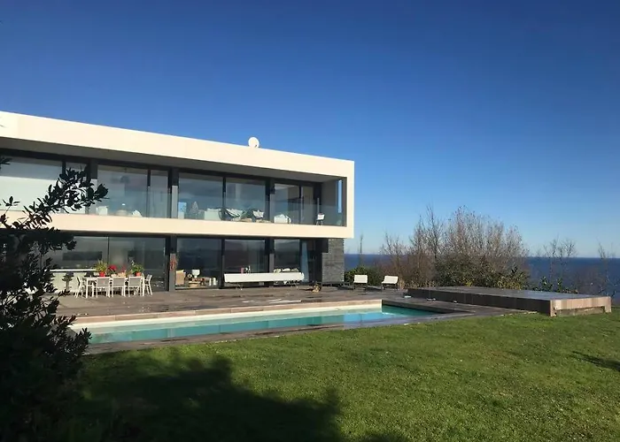 En El Faro De Hondarribia, Con Vistas *