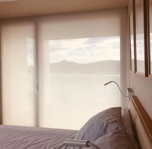 En El Faro De Hondarribia, Con Vistas