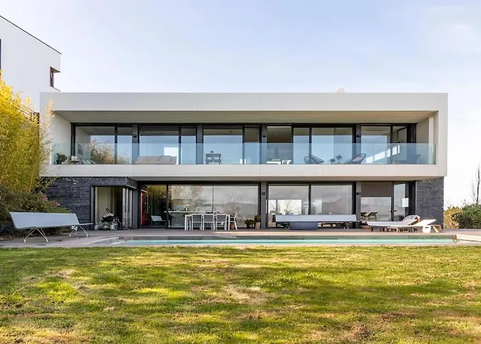 En El Faro De Hondarribia, Con Vistas *